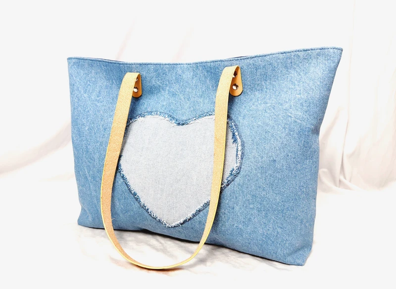 Learn to make you very own tote bag by following along in The Everyday Tote Bag full video tutorial.