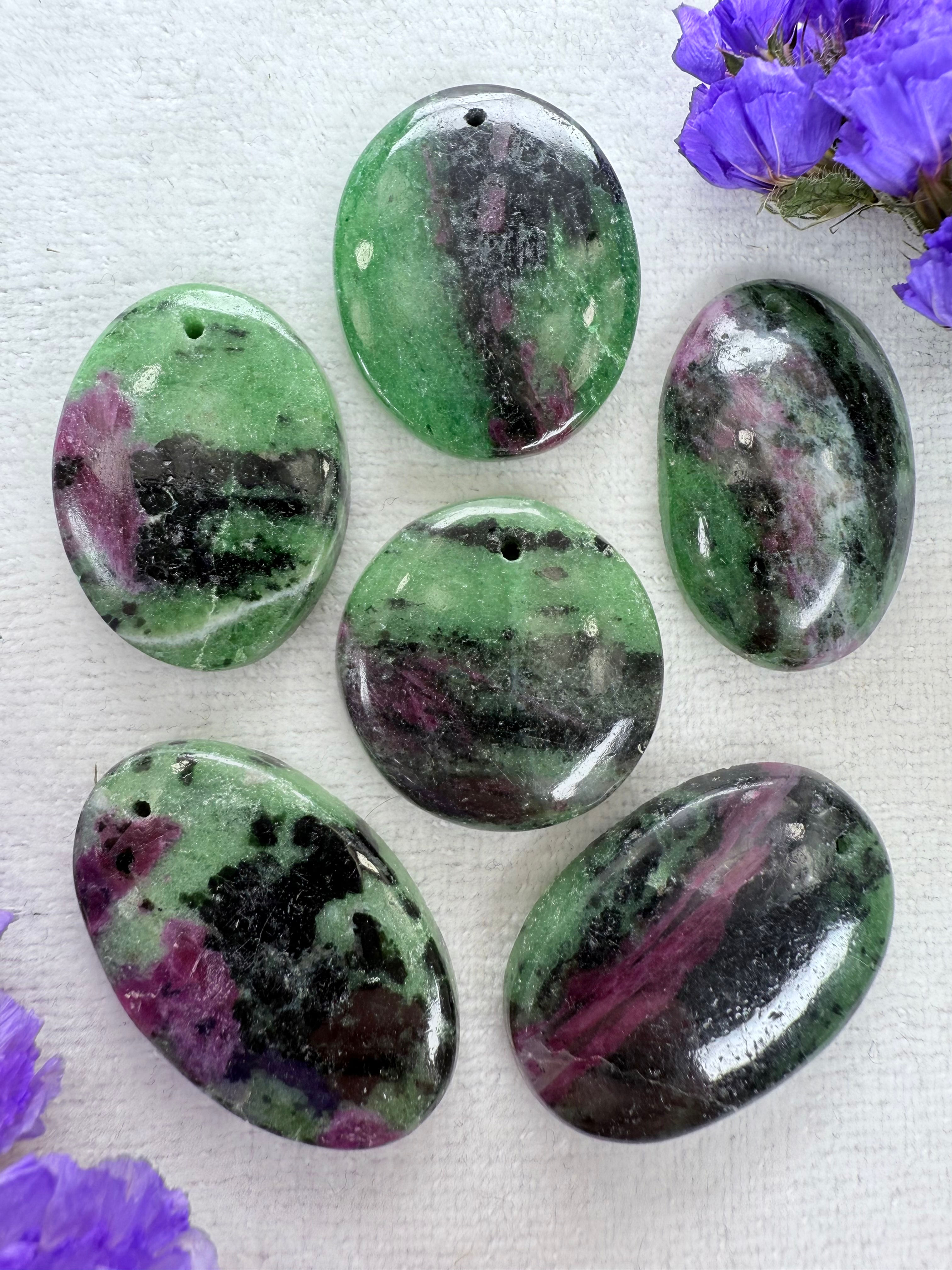 Cabujón perforado Rubízoisite