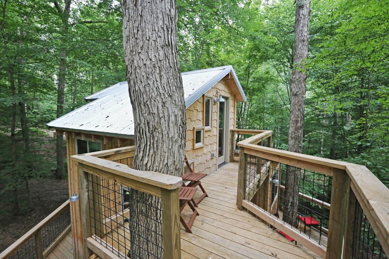 White Oak Treehouse Hocking Hills Treehouse Cabins Loft Deck