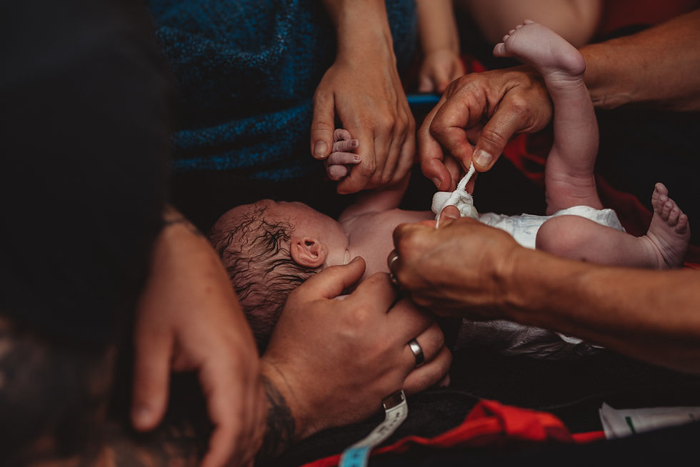 hebamme-mit-baby-in-freiburg-basel-offenburg