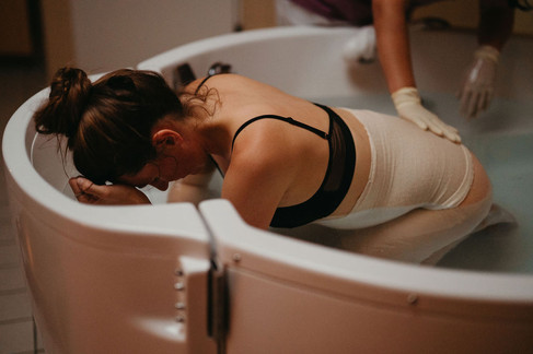 geburtsfotografie-in-freiburg-hebamme-diakonie-krankenhaus