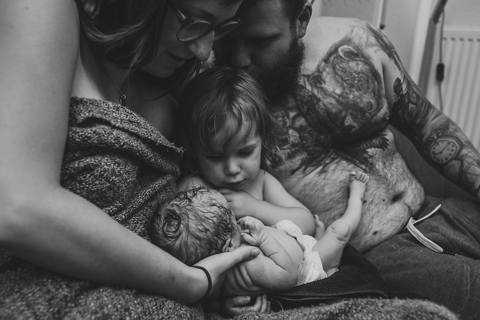 erstes-familienbild-nach-der-geburt