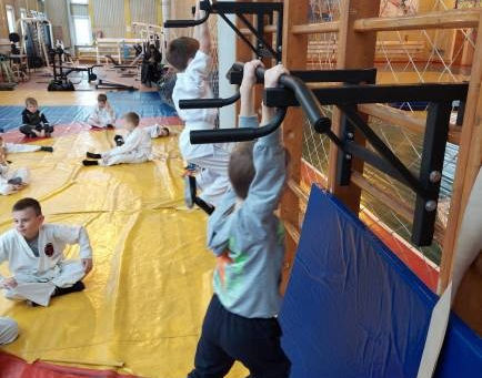 04, 06, 08 января 2022г. тренер-преподаватель ДЮСШ Кузнецов Павел со своими воспитанниками провёл 