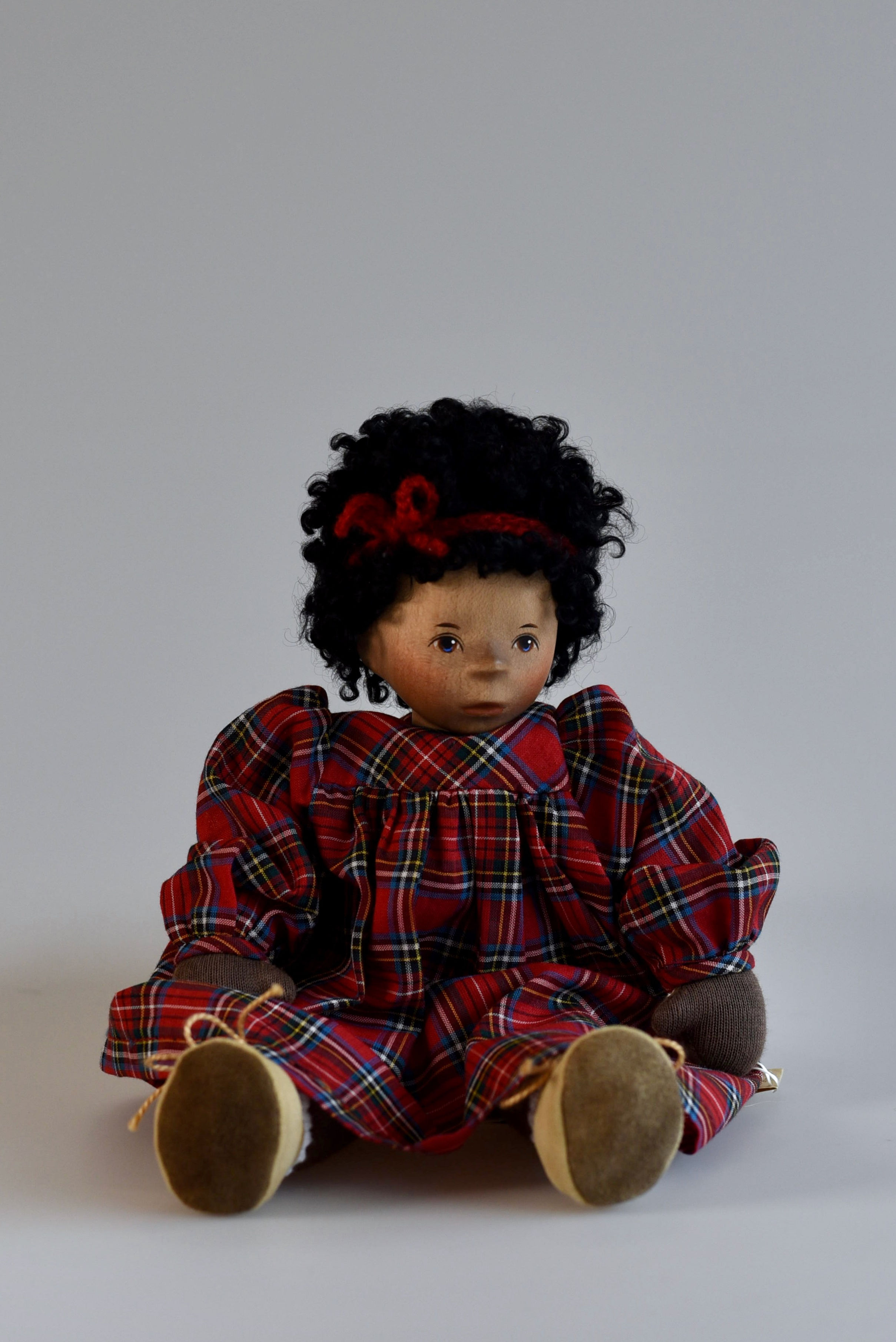Small artist doll with checked dress | Elisabeth Pongratz-Schöfer