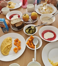 Pusdienas Valles skola