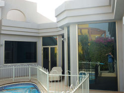 השחרת זכוכית לבית