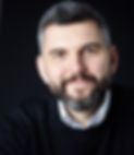 Portraitaufnahme von Finanzierungsberater Marco Maximini in Normalperspektive