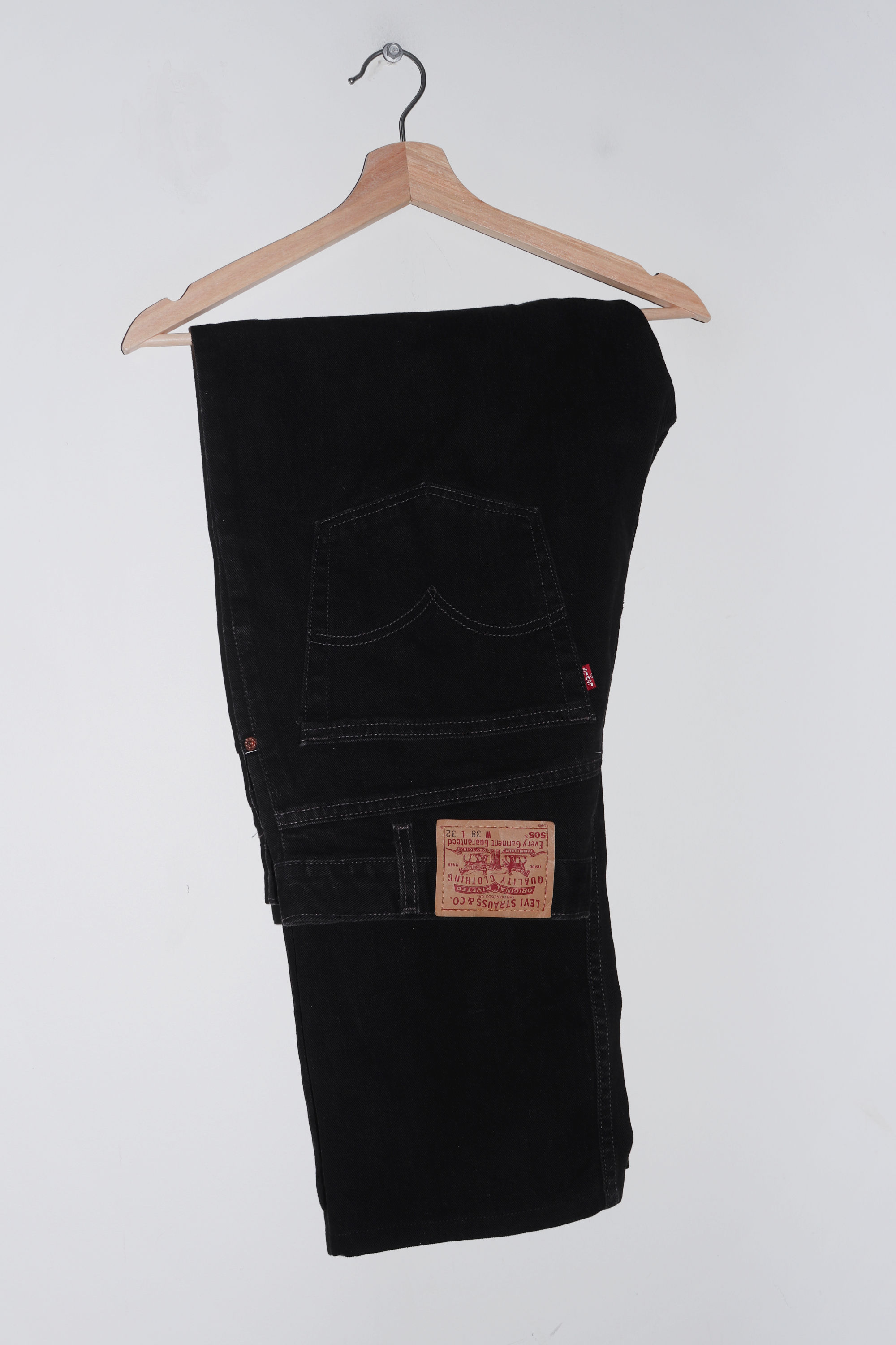 Vintage USA Levi's 505 Straight Legged Thick Denim Black Jeans (2000) (36 X 32)