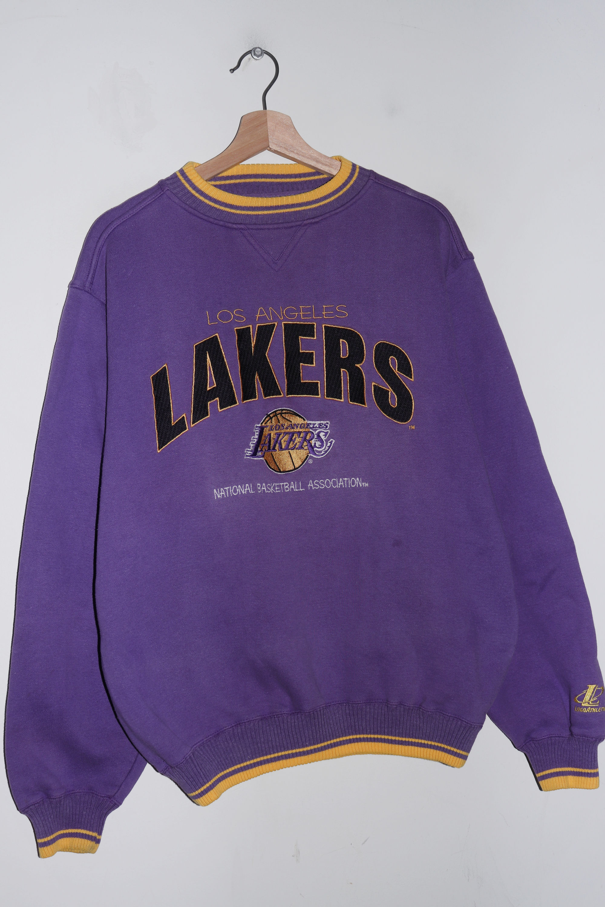 Vintage 90s NBA LA Lakers Embroidered Graphic Thick Sweatshirt (L)