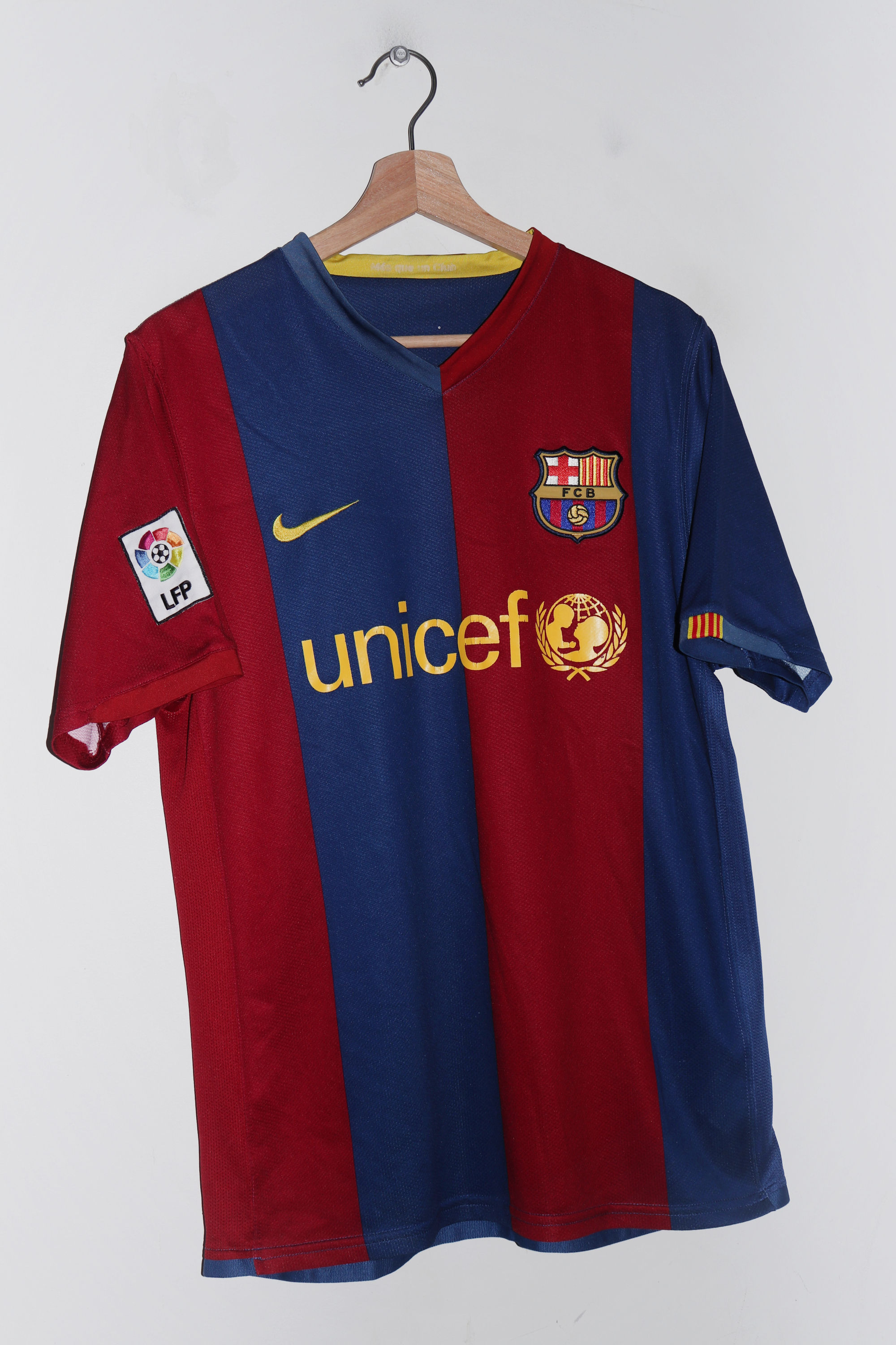 2006-07 Nike Barcelona Home Kit #8 Xavi Jersey (Rare) (M)
