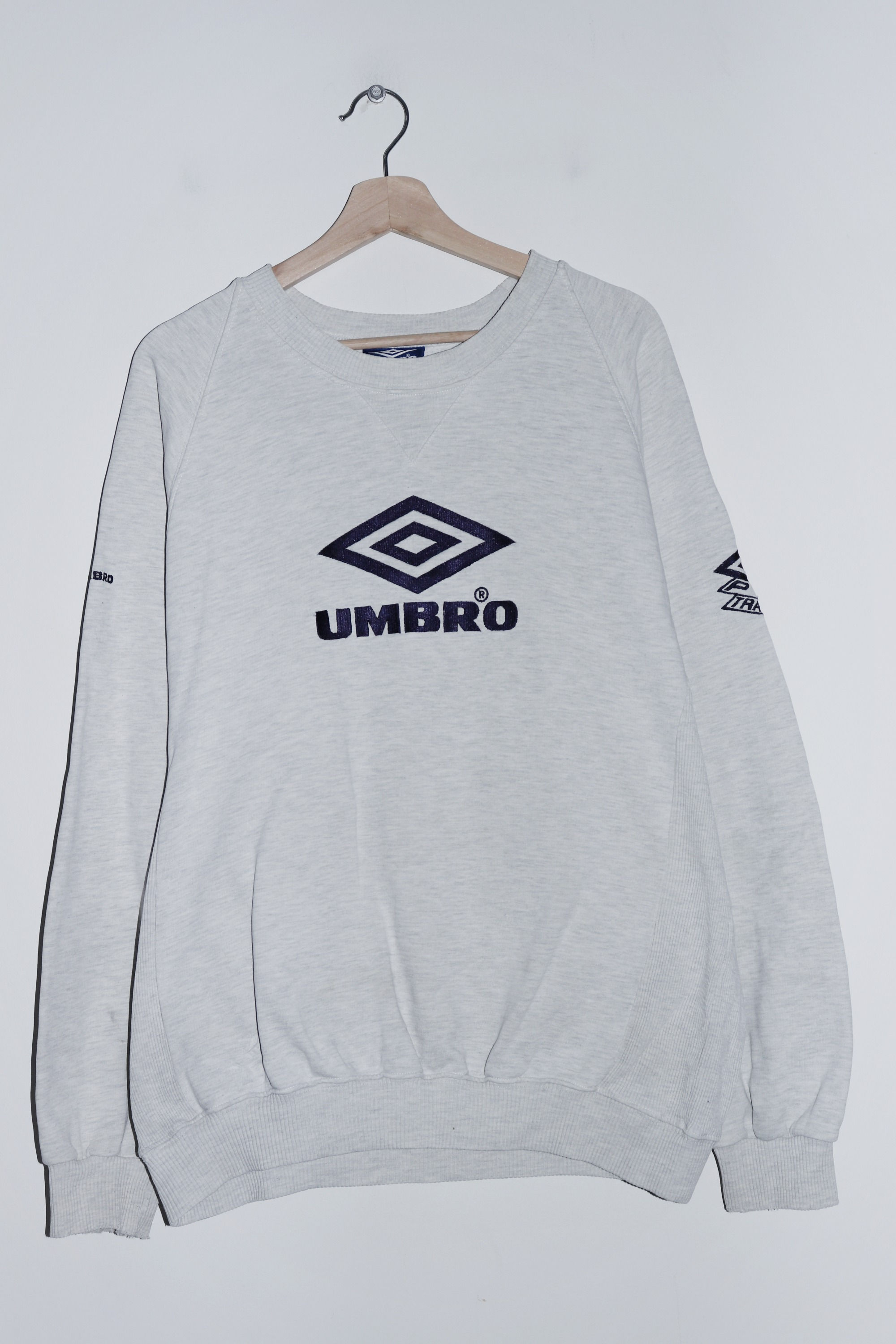 Vintage 90s Umbro Pro Training Embroidered Logo Grey Sweatshirt (L)