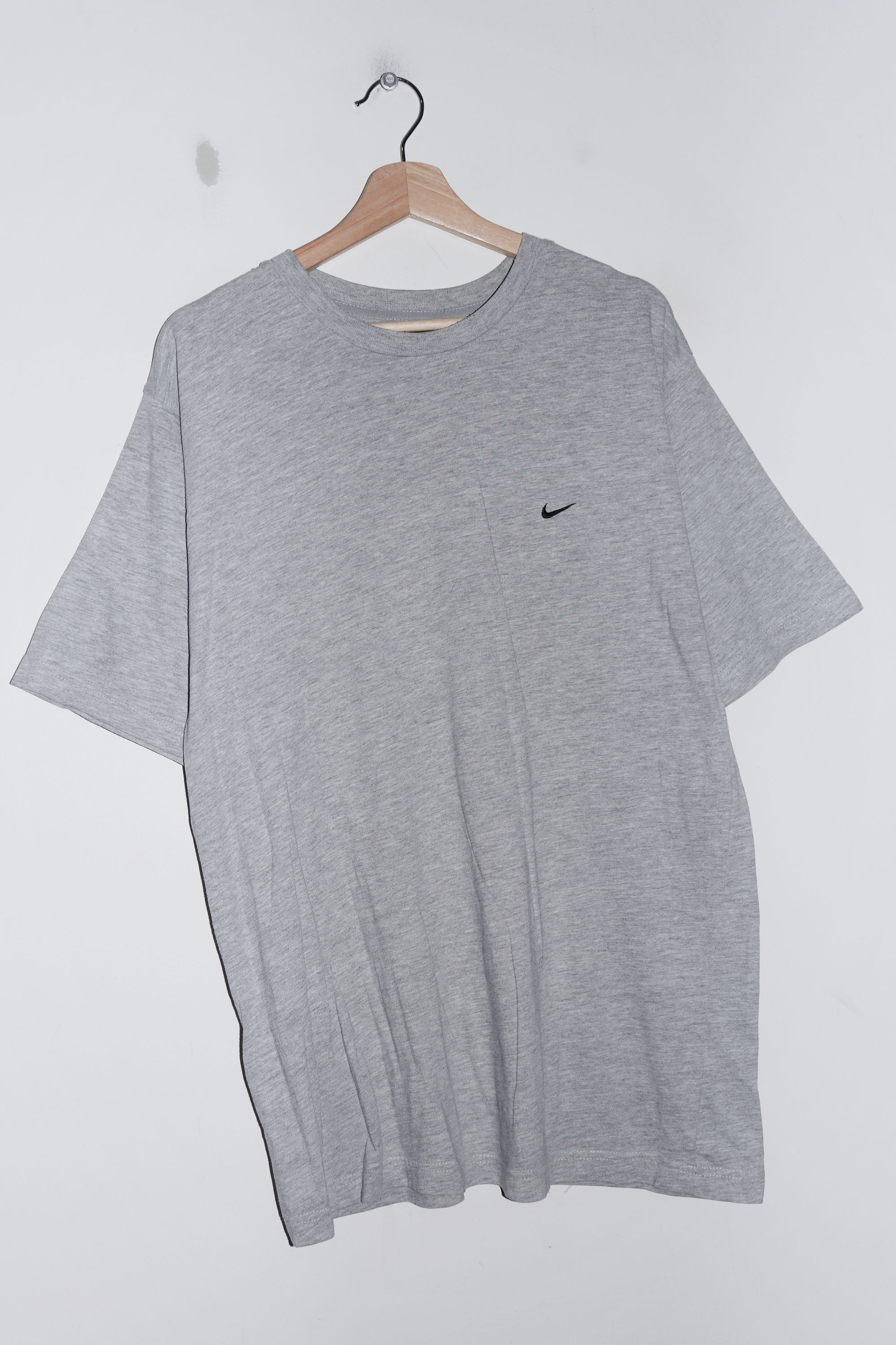 Vintage 90s Nike Embroidered Mini Swoosh Grey Tee (L)