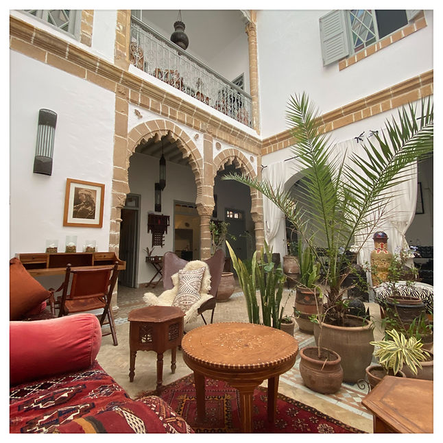 patio riad le consulat location