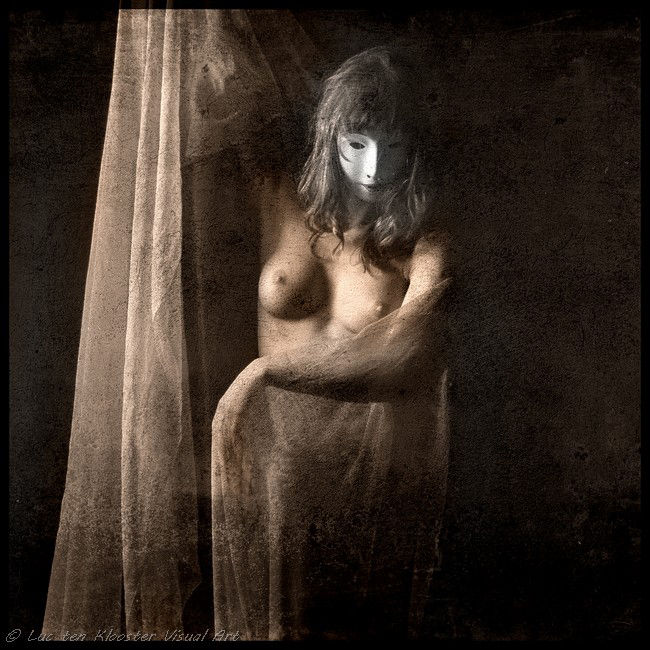 Masked nude dancing. By Luc ten Klooster Visual Art Lucunique 14