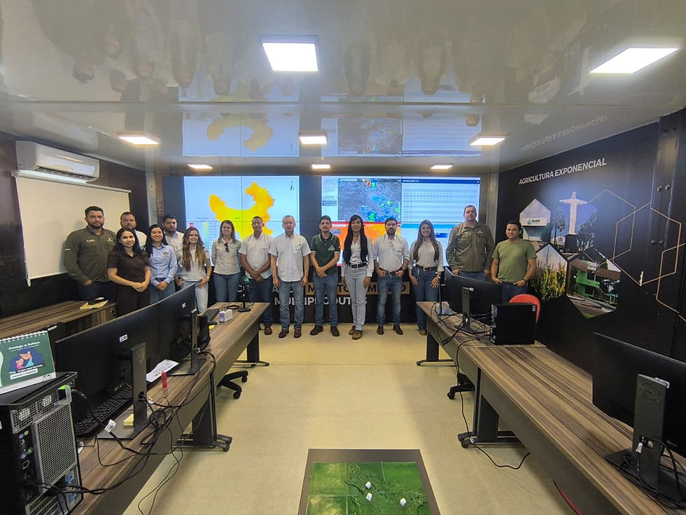 Legenda: Pesquisadores do Ceagre reunidos com a equipe comercial da Casa Fértil na sede do Ceagre.