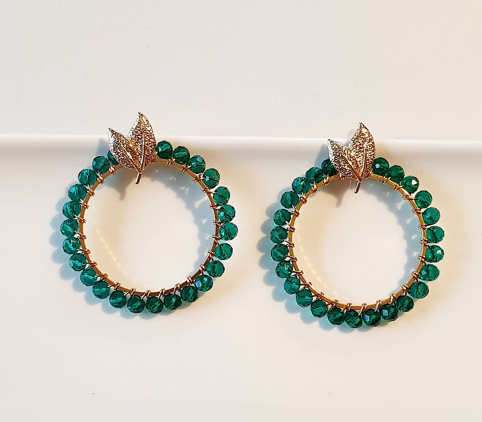 Miniaturbild: Perlencreolen mit goldenen Blättern 