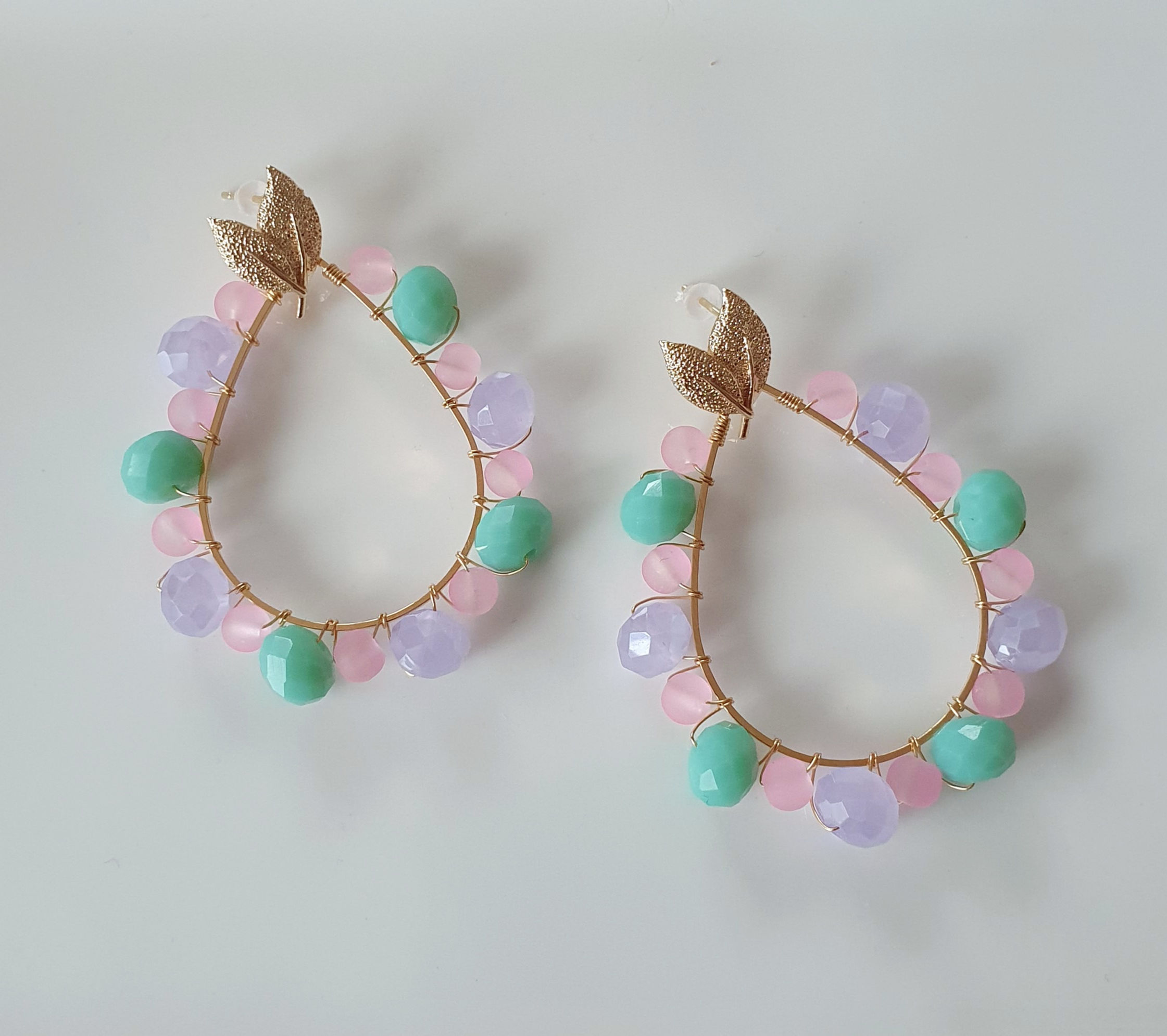 Tropfencreolen in Pastellfarben