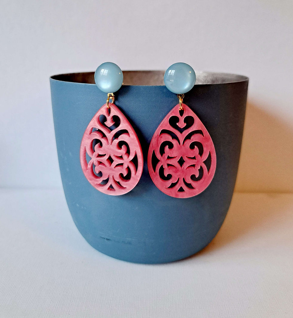 Miniaturbild: Resinohrringe mit schimmernden Polariscabochon Ohrsteckern