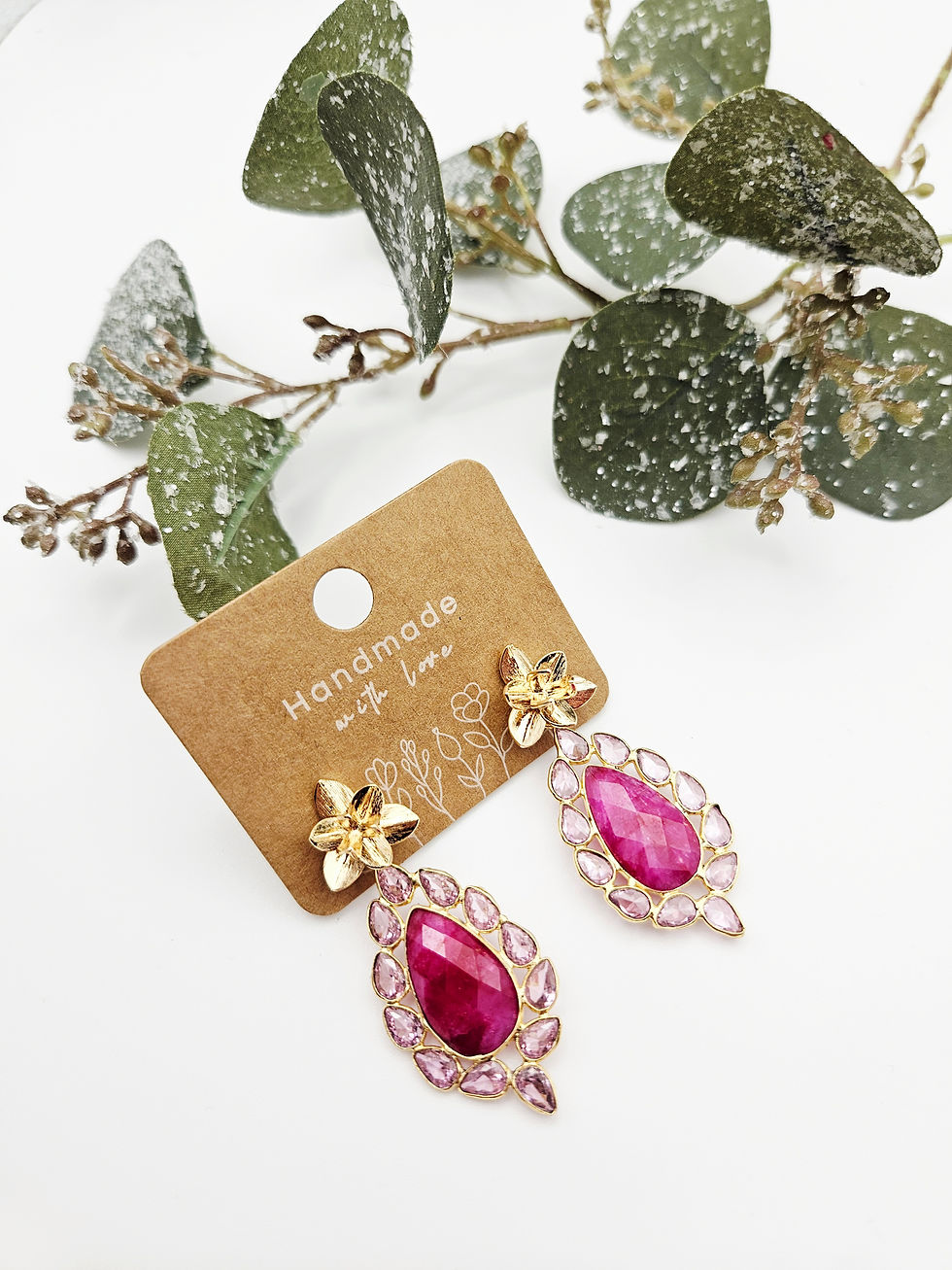 Miniaturbild: Außergewöhnliche Hängeohrringe mit Edelsteinen