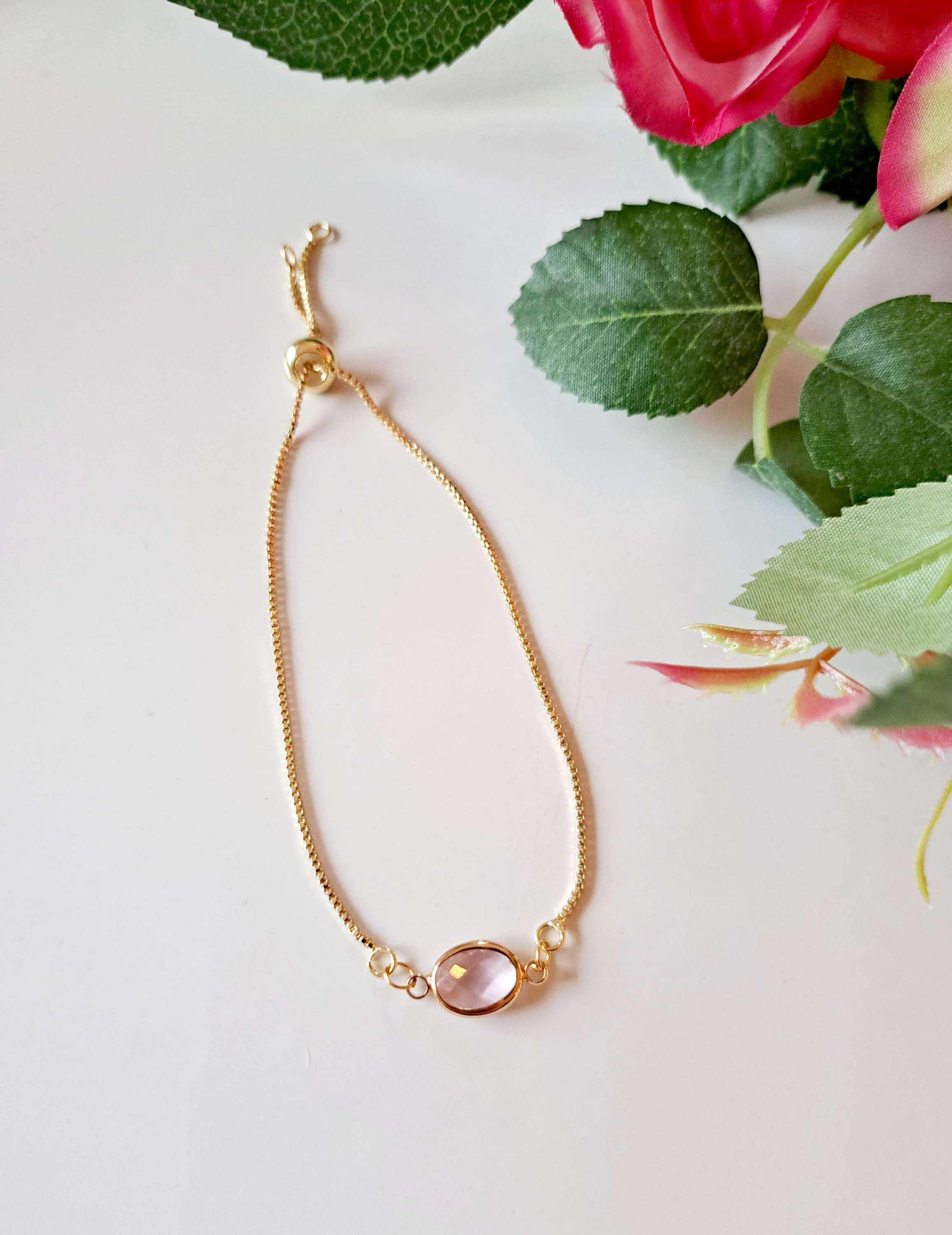 Zartes Armkettchen mit facettiertem Glasstein 