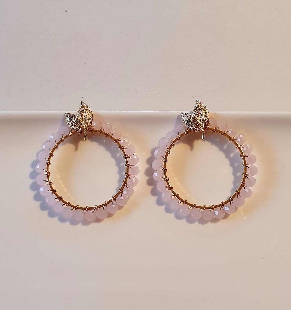 Miniaturbild: Perlencreolen mit goldenem Blattohrstecker