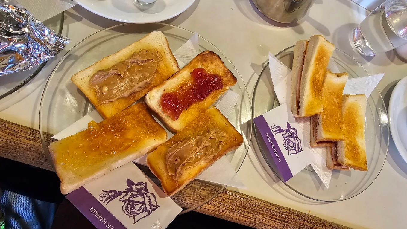Coffee Aroma (珈琲アロマ) – Historic Counter Cafe
