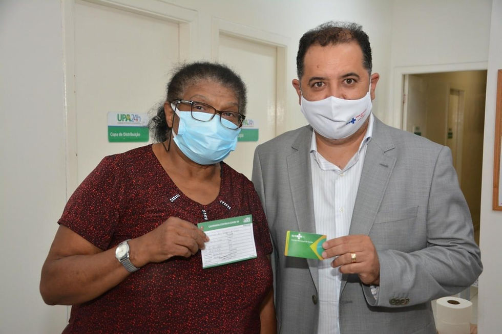 Auxiliar de enfermagem negra é primeira vacinada em Mauá