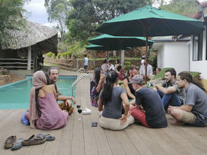 Sri Lanka: cafe owner feeds and shelters Western tourists