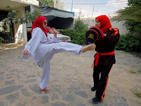 In the middle of the war, Yemeni girls embrace hope in kickboxing