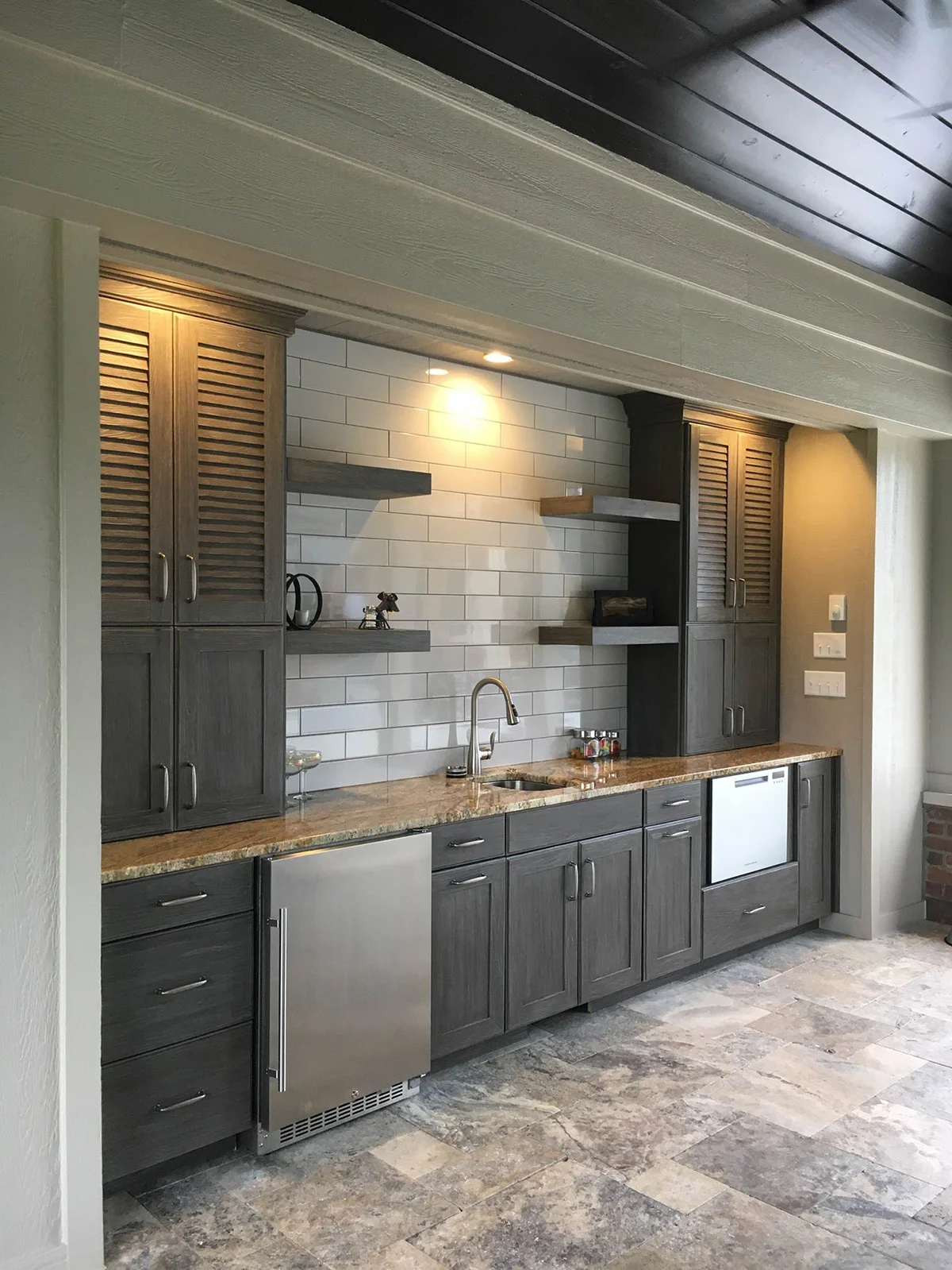 Outdoor kitchen in Ponte Vedra Beach by Apex Homes Florida.