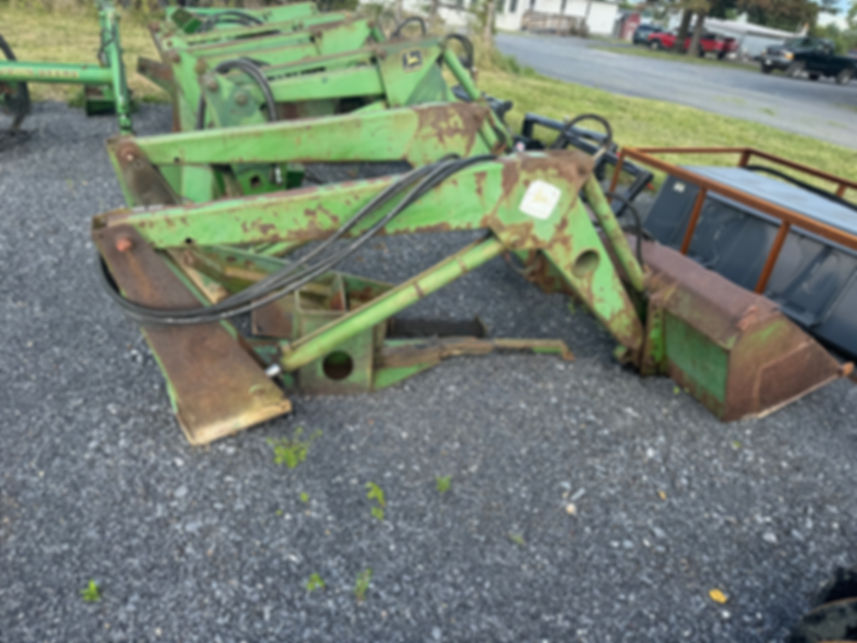 John Deere 148 loader