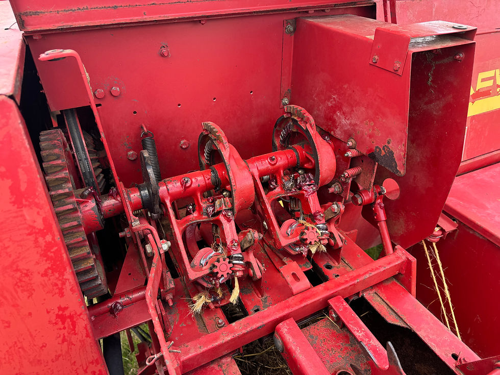 Thumbnail: New Holland 570 square Bailer