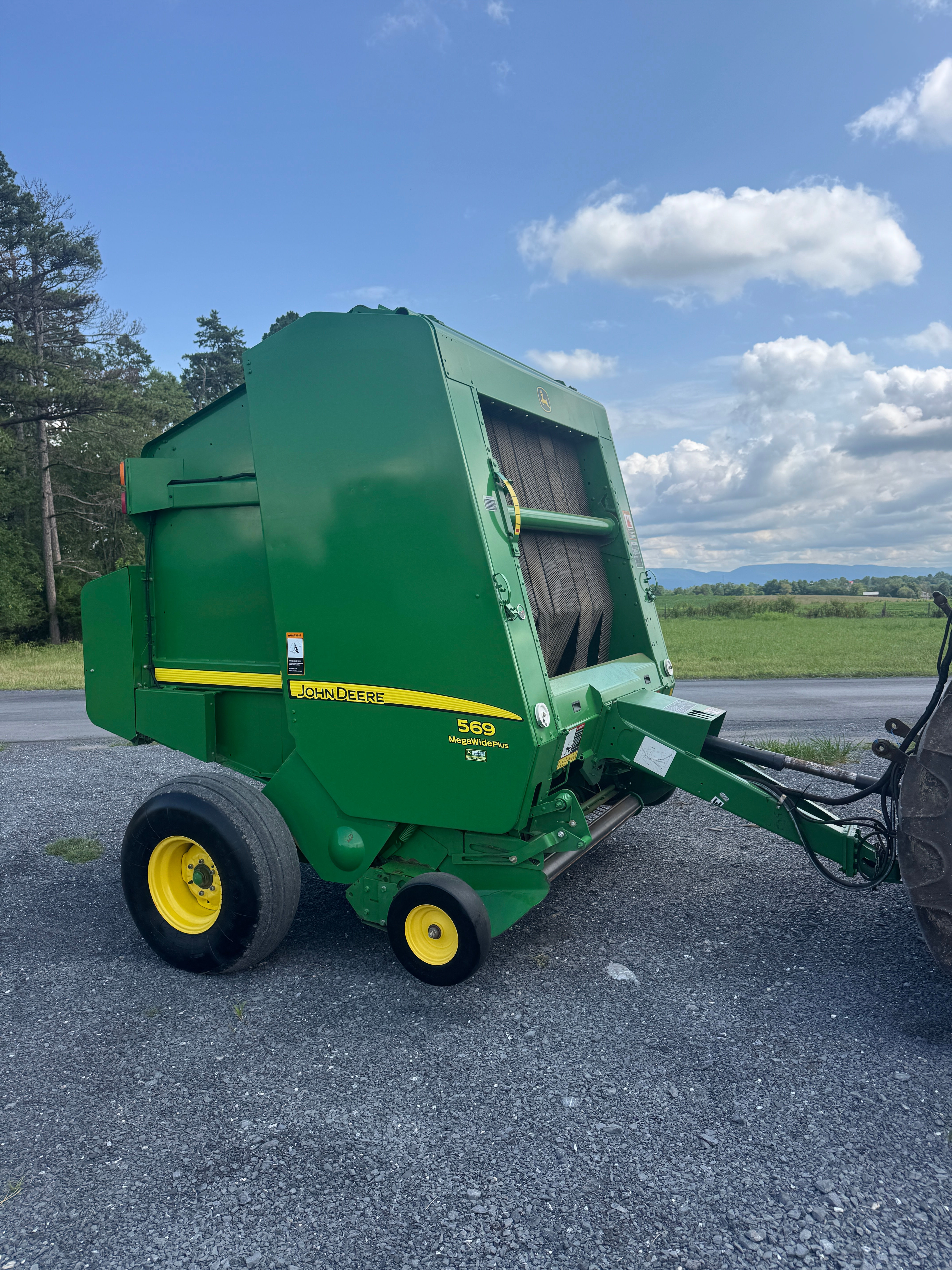 John Deere 569