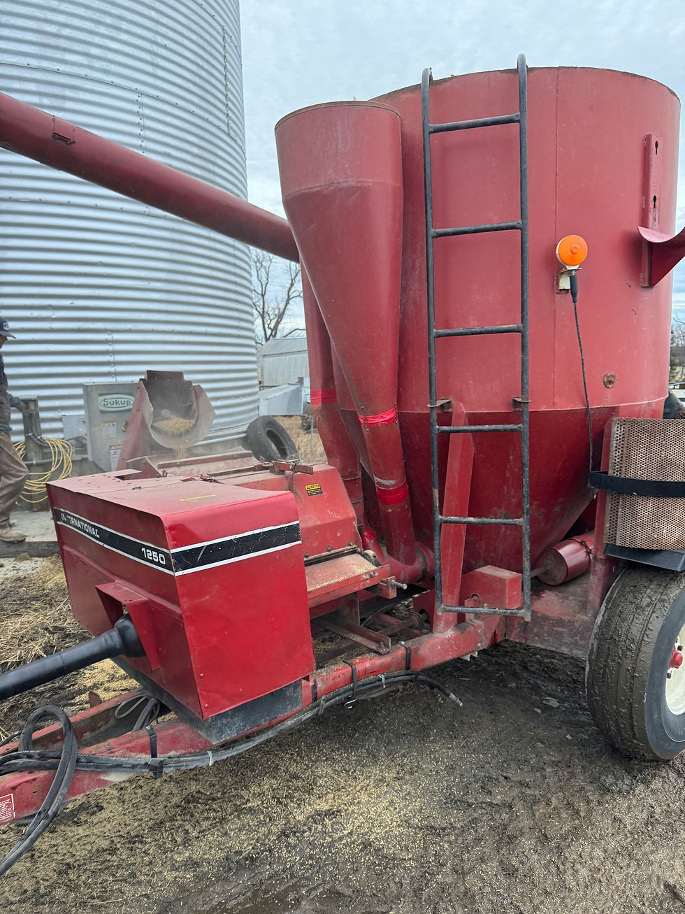 Thumbnail: International 1250 grinder mixer