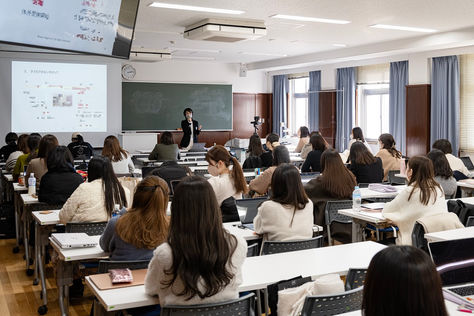 聖心女子大学で出張授業させていただきました