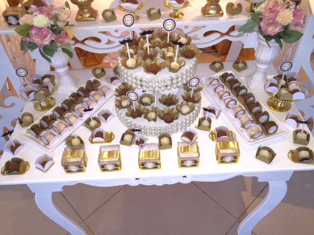 Thumbnail: Decoração provençal em Branco e Dourado (adulto)