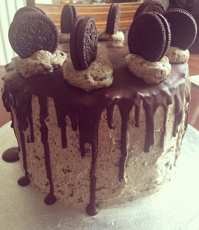 Chocolate & Oreo drip cake
