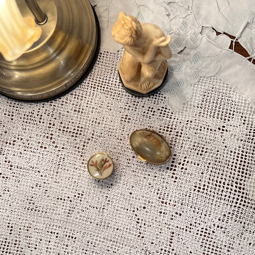 Thumbnail: petit flower pill case