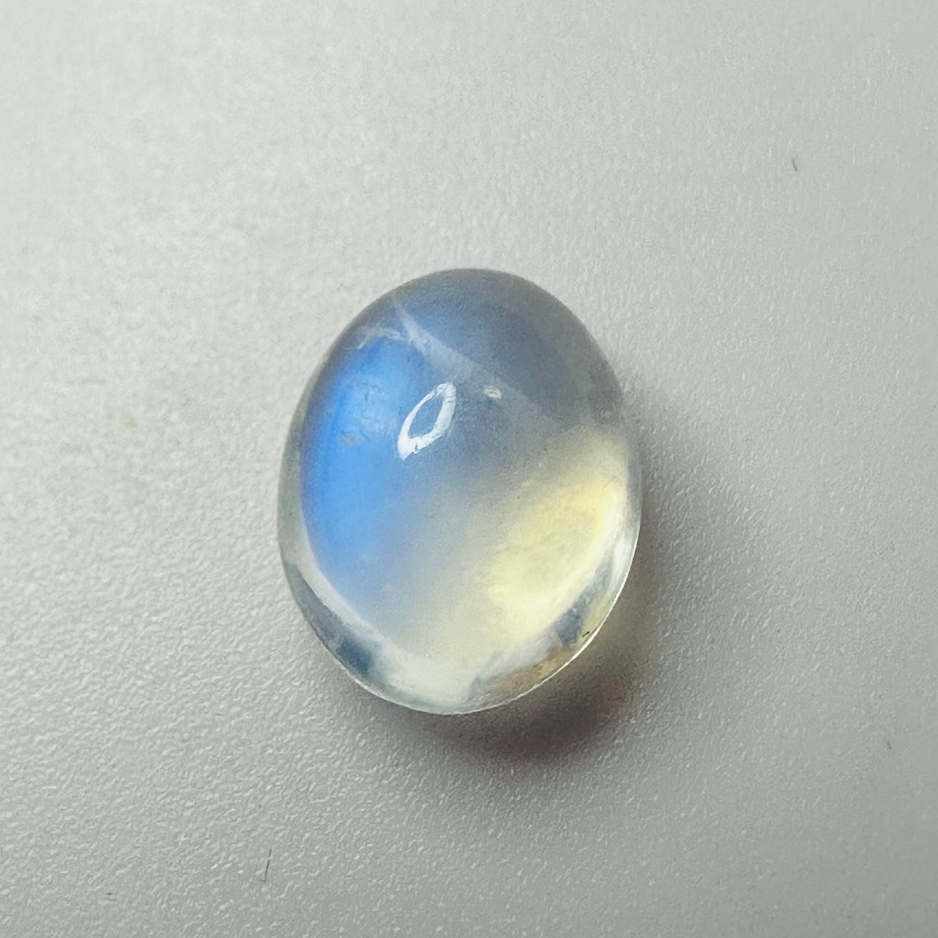Moonstone  blue moon oval 9.9x7.7mm  3.09cts