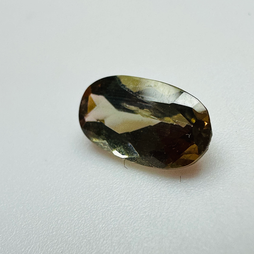 Thumbnail: ANDALUSITE OVAL 9MMX5MM.  1.01CTS GREEN TO RED
