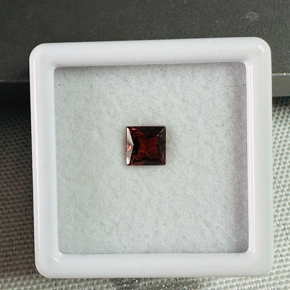 Thumbnail: GARNET SQUARE 4.9MM  0.65CTS RED
