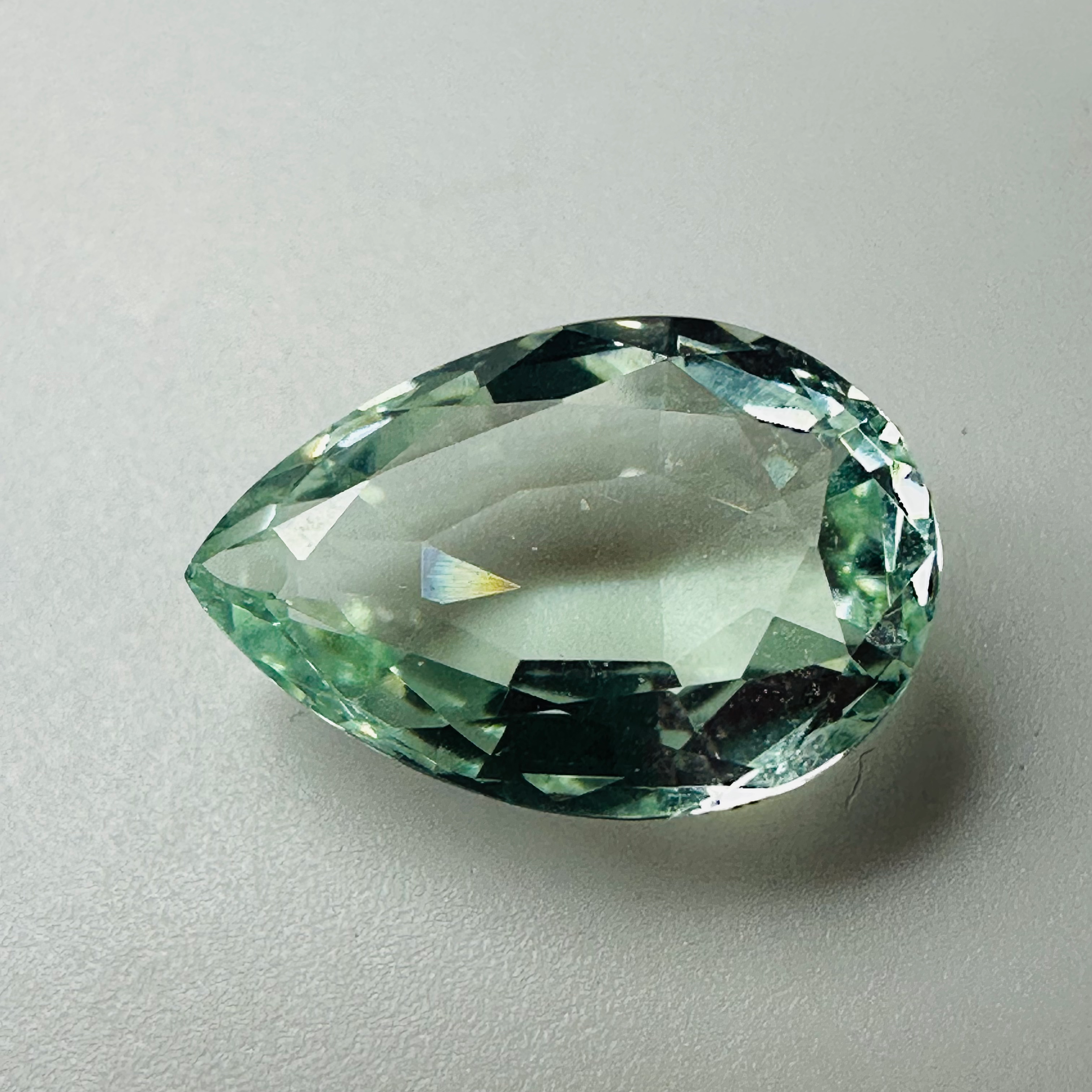 BERYL GREEN DROP 13.5MMX9MM  4.20CTS