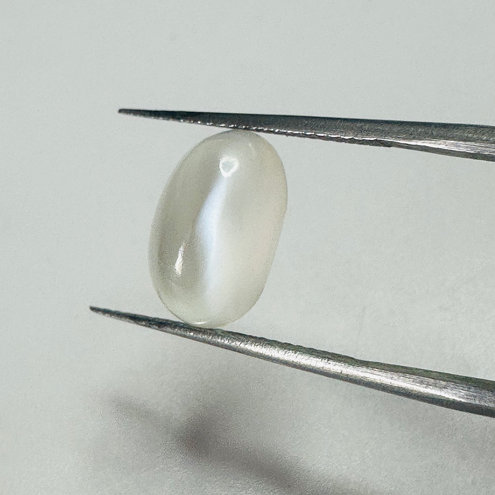 Thumbnail: Moonstone  white moon oval 12.4mmx8mm  4.16cts
