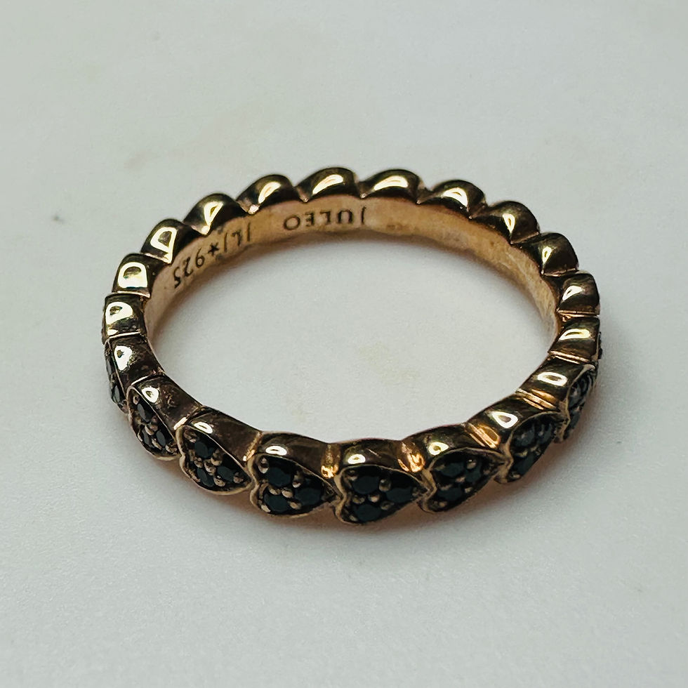 Thumbnail: Sterling silver Heart-Shaped Eternity Band with Black Stones size I1/2