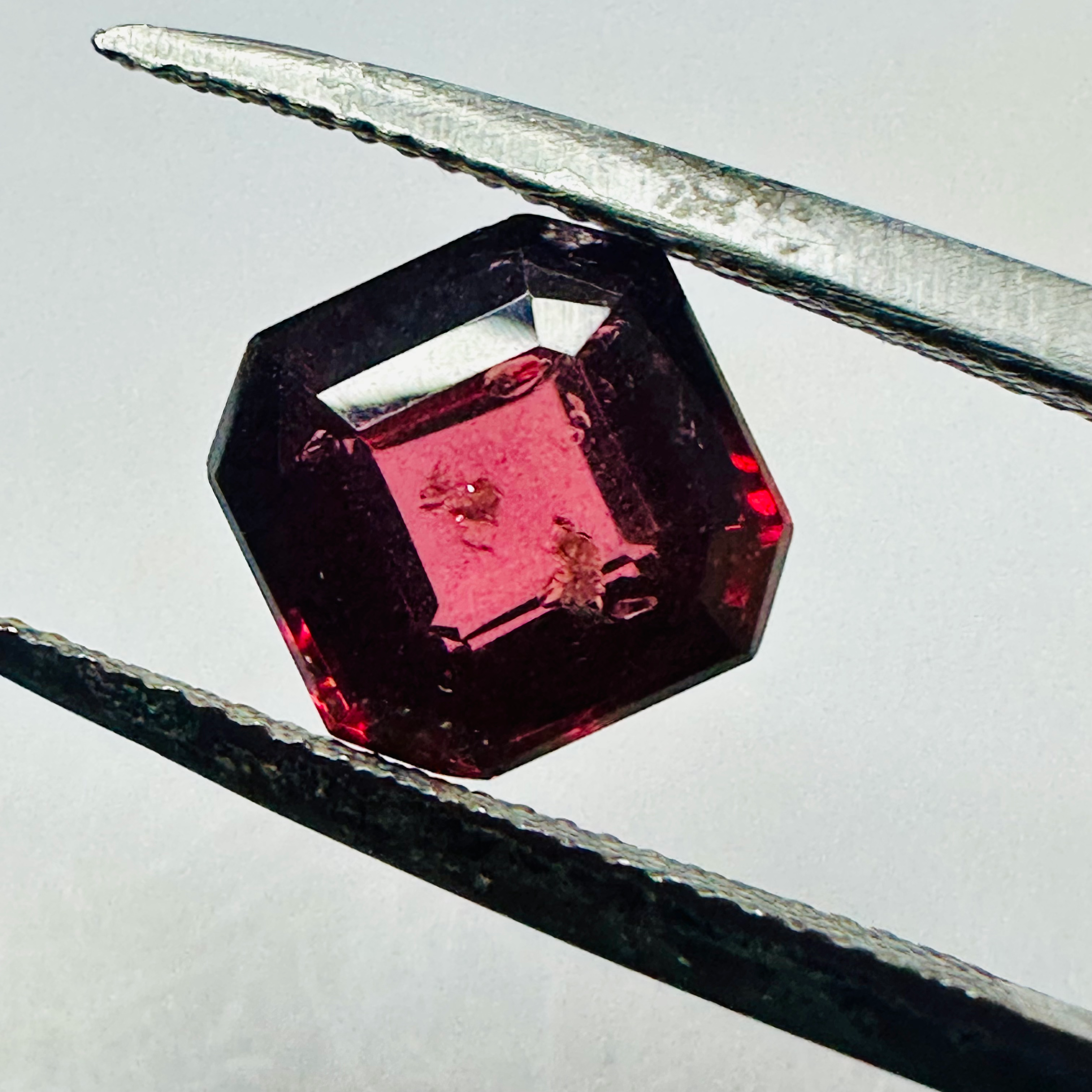 GARNET CUSHION. 7.8MMX7.1MM 2.80CTS