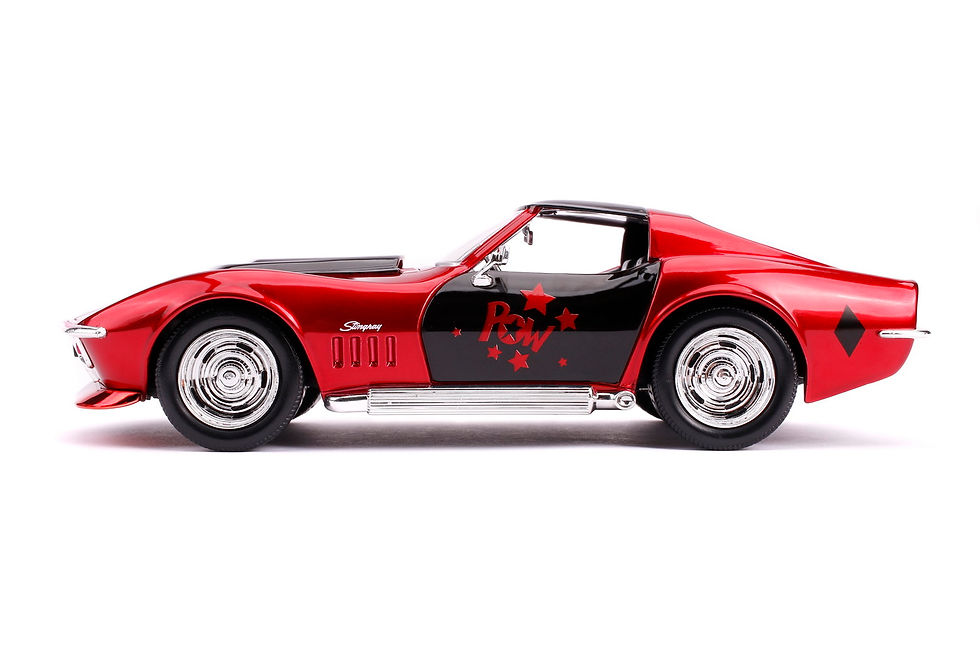 Miniatură: MASINUTA DIN METAL HARLEY QUINN 1969 CHEVY CORVETTE SCARA 1:24
