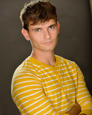 Andi Headshot 16 (376).jpg