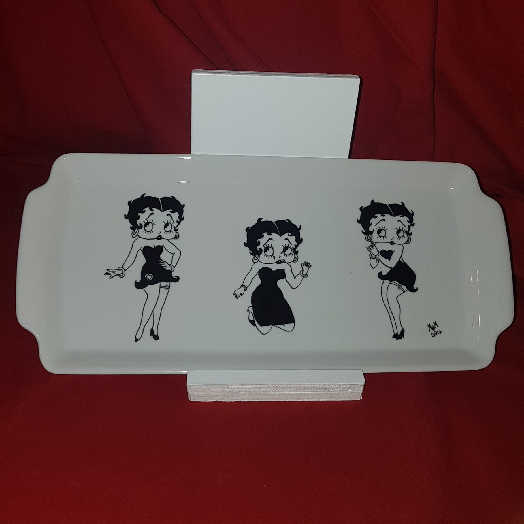 Vassoi e tazze in ceramica