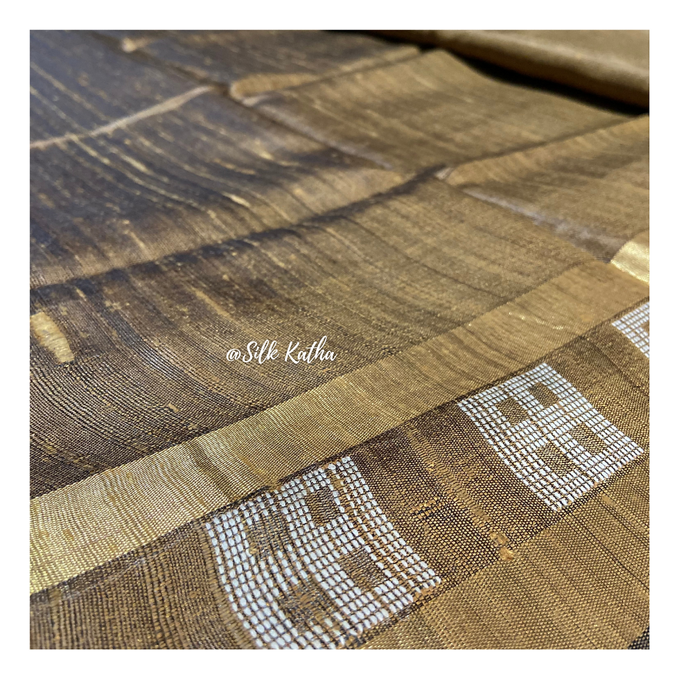 Thumbnail: Golden Beige Handloom Pure Silk Kanjeevaram Saree with square pattern motifs