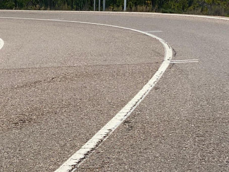 ¿Sabes qué significan estas lÃneas blancas en la carretera?